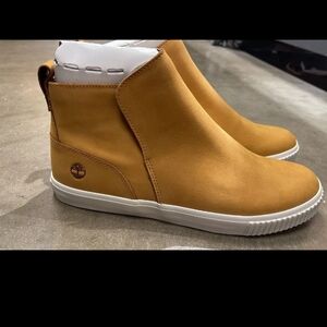 Timberland Women's Skyla Bay Chelsea Boot Size 5.5 Beige